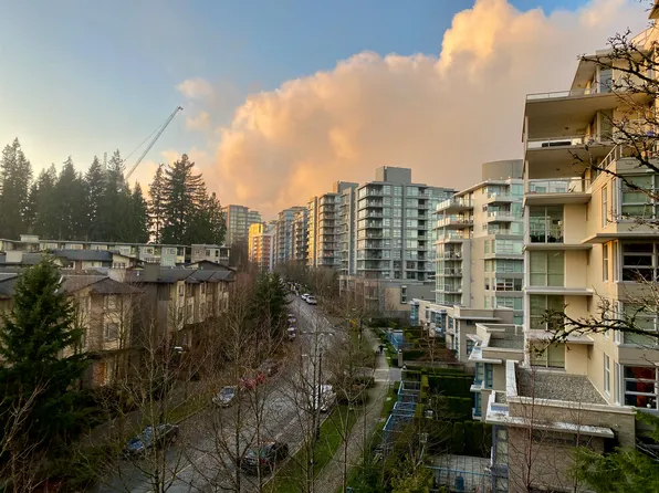 9266 University Cres #703, Burnaby, BC V5A 4Z1