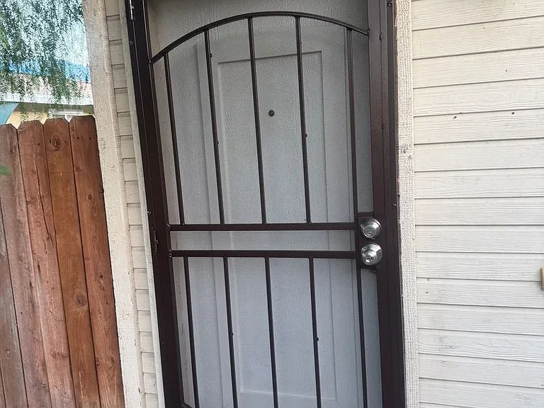 337 E D St — Photo 1