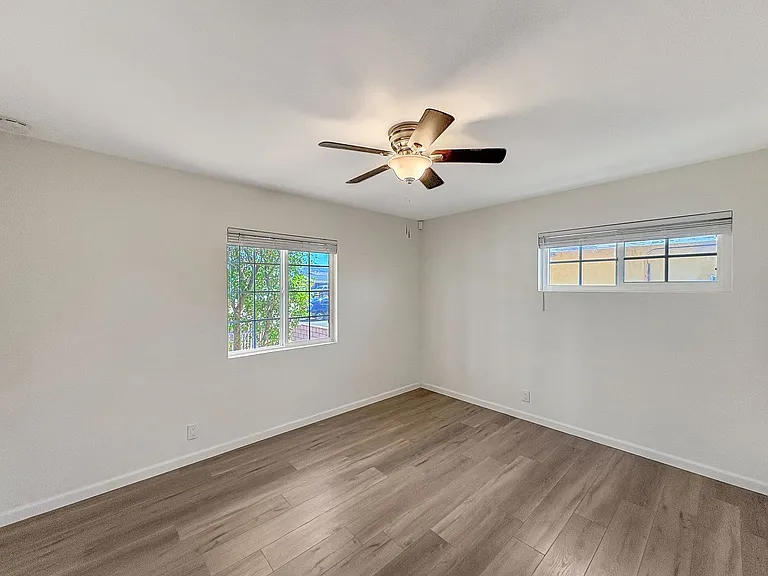 839 N Midway Dr — Photo 13