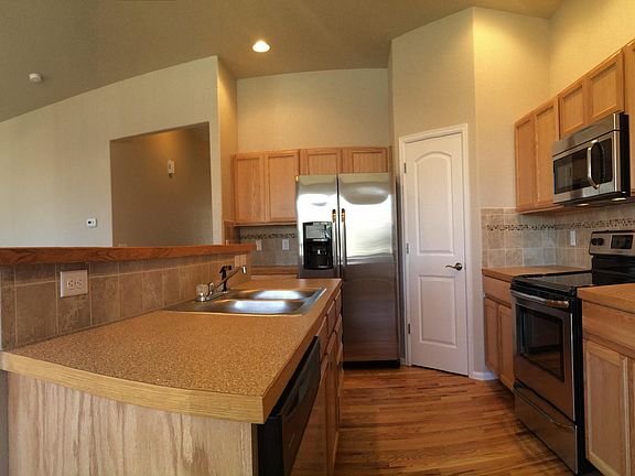 Kitchen (main level)