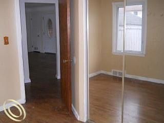 5th image of 46458 Jefferson Ave
