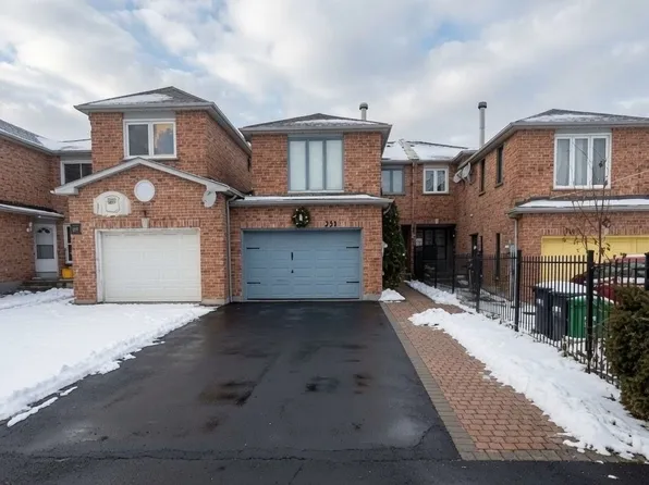 711 Ashprior Ave, Mississauga, ON L5R 3N8