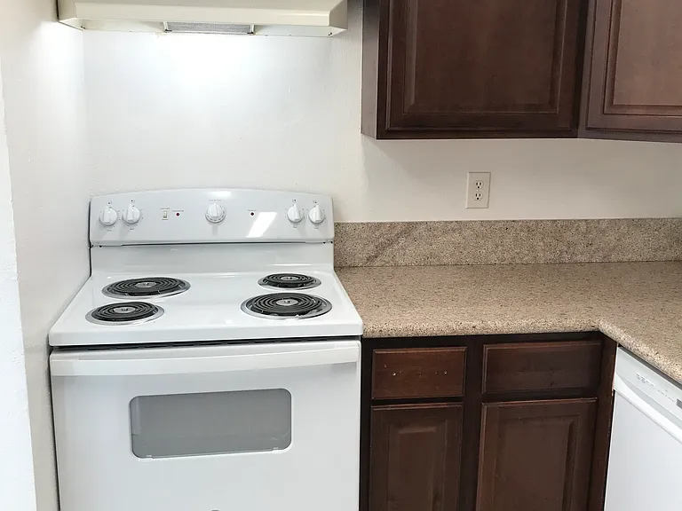 323 Magnolia St #101 — Photo 6