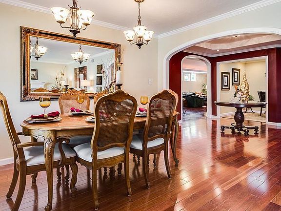 3rd image of 1082 Huntingdon Dr
