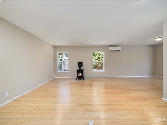 3rd image of 11305 109th Street