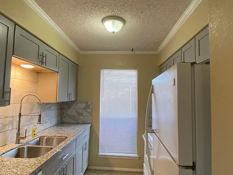 2748 Parkchester Dr — Photo 5