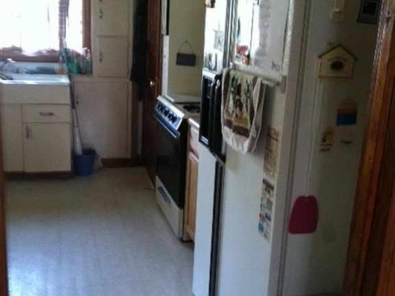 2nd image of 109 2nd Ave E