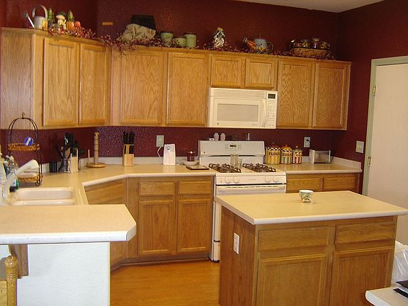 4th image of 832 Bussora Rose Dr