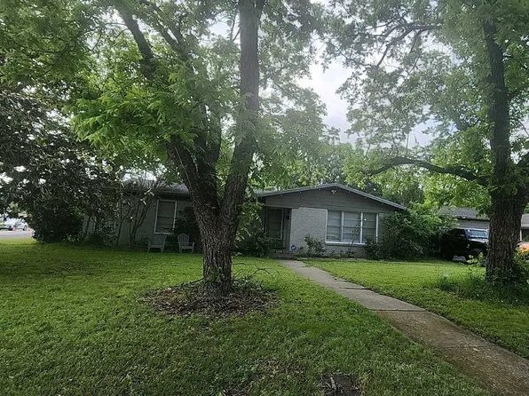 4340 Cummings Dr E, North Richland Hills, TX 76180
