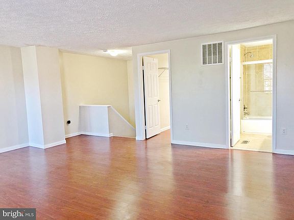 4th image of 27 Whitechurch Ct