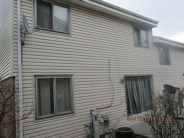 1st image of 815 White Oak Ln
