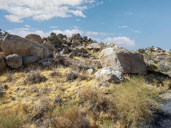 5th image of 204 Bandera Rd