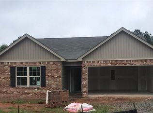 124 Sourwood Ln, Warner Robins, GA 31093