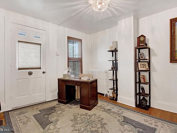 2nd image of 34 N Stratton St