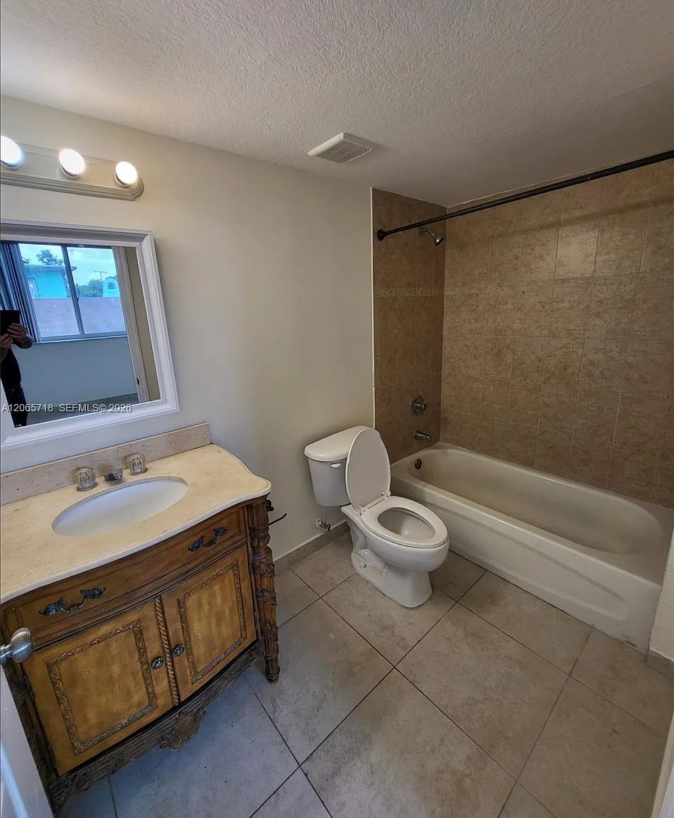 Groveland Condo — Photo 3