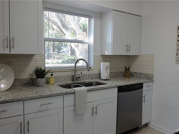 4th image of 2304 W Hamilton Ave
