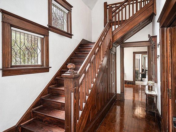 3rd image of 316 N East AVENUE