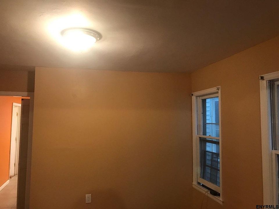 2nd image of 2526 Augustine Ave