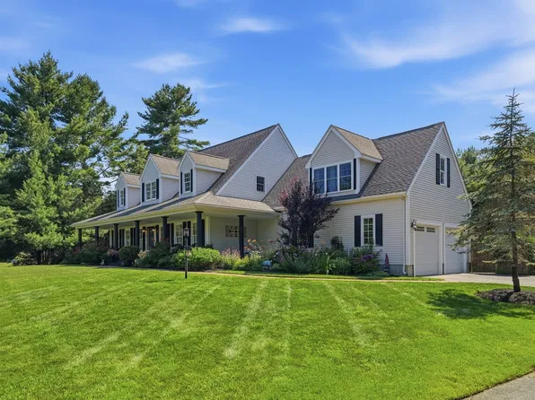 11 Fellowship Cir, Wareham, MA 02571