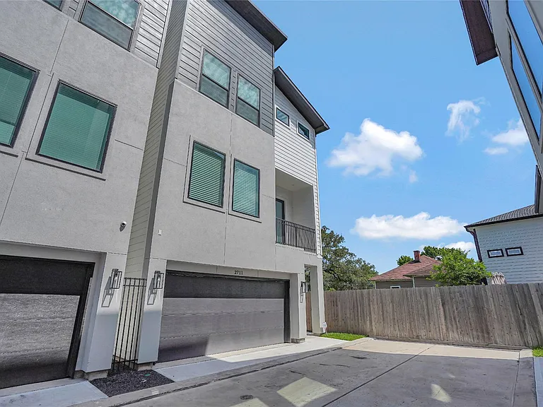 2711 Rosalie St — Photo 28