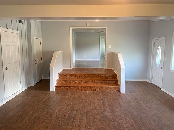 4th image of 3113 Holly Berry Ln