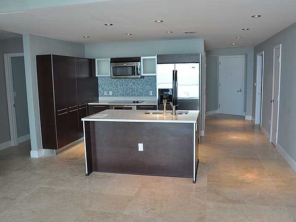 4th image of 1900 N Bayshore Dr APT 2815