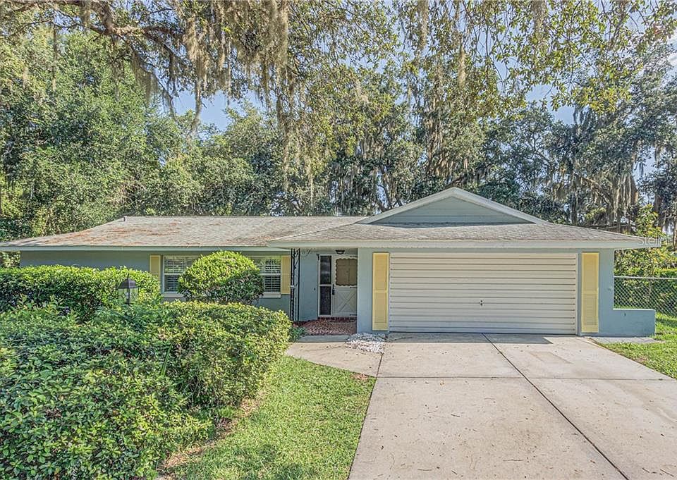 1st image of 2215 Holly Ln