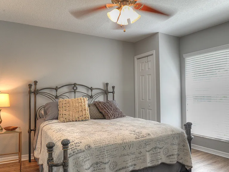 220 N Country Club Dr — Photo 8