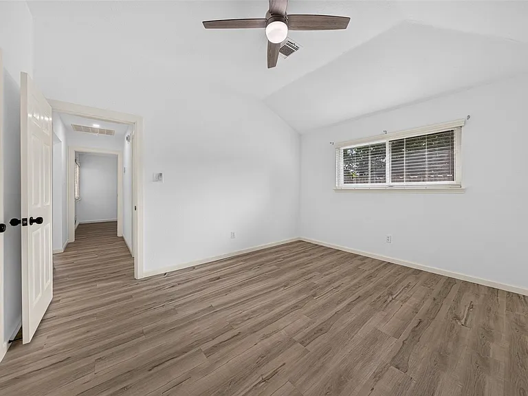 17006 Enchanted Cir E — Photo 25
