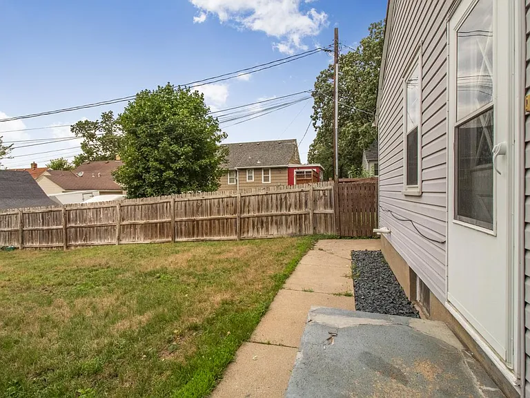 1413 Lake St NE — Photo 22