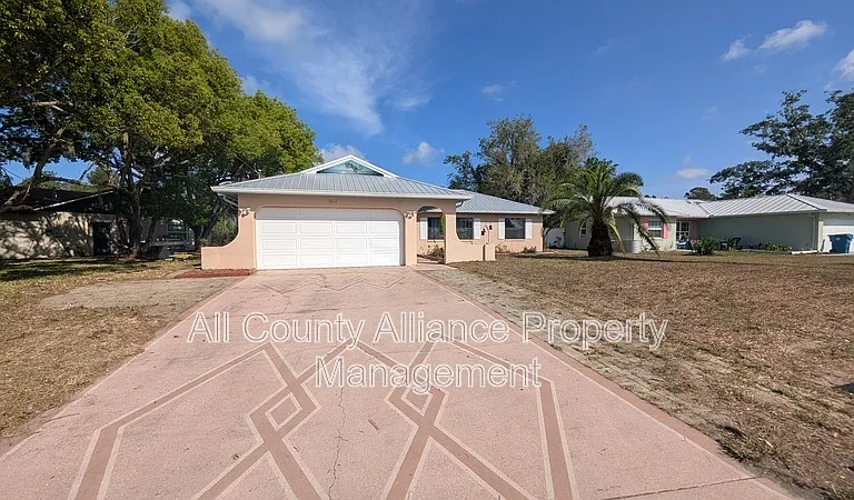 3441 Thunderbird Ave — Photo 1