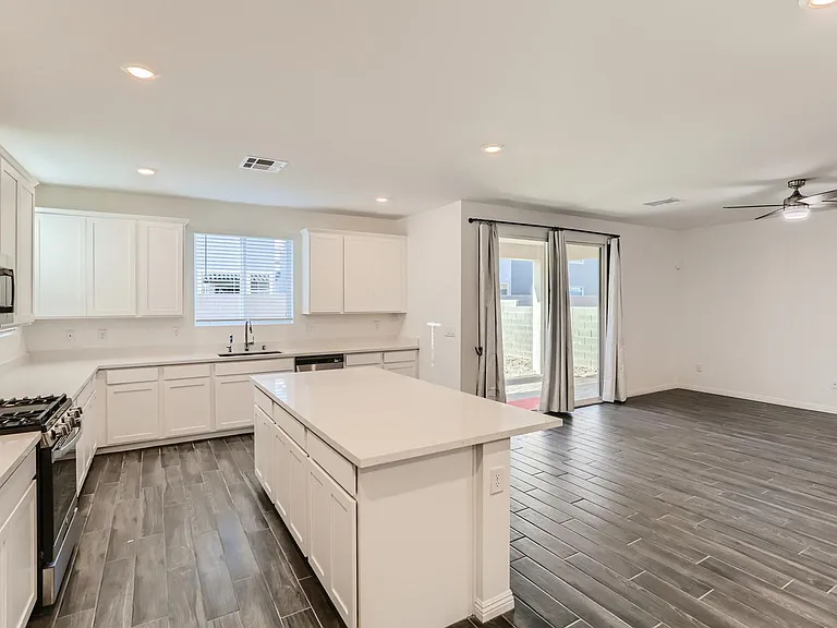 4208 Bayley Skye Ave — Photo 9