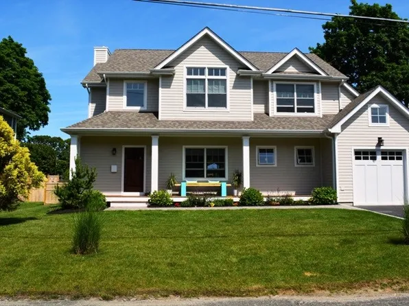 35 Vista Dr, Northport, NY 11768