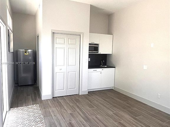 4th image of 7760 SW 20th St #1