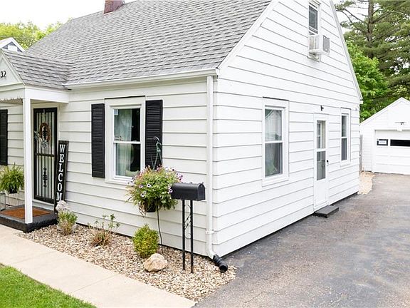 4th image of 432 Maplewood St