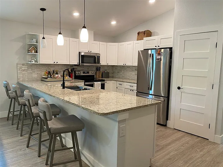 2933 Maiden Ln — Photo 8