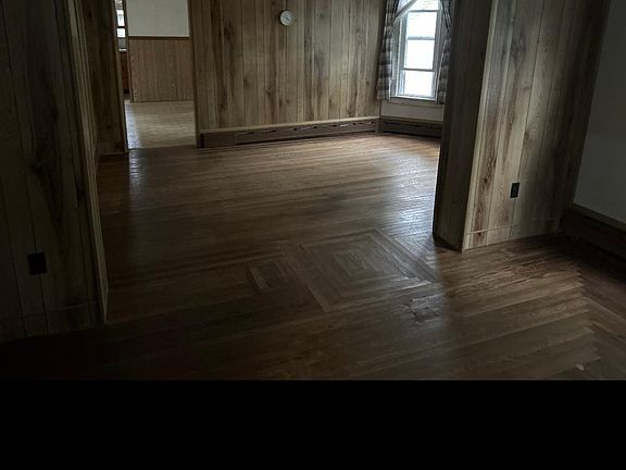 5th image of 210 N Heller Ave