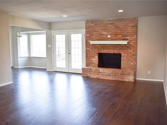 5th image of 1829 E Cedar Elm Dr