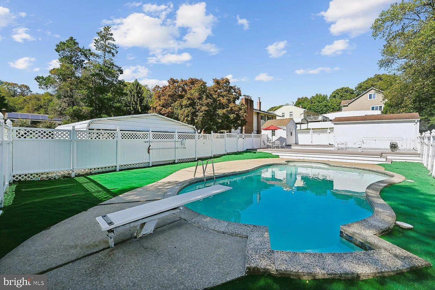 4 bed, 4.0 bath, 2128 sqft, $2,900 — Photo 2