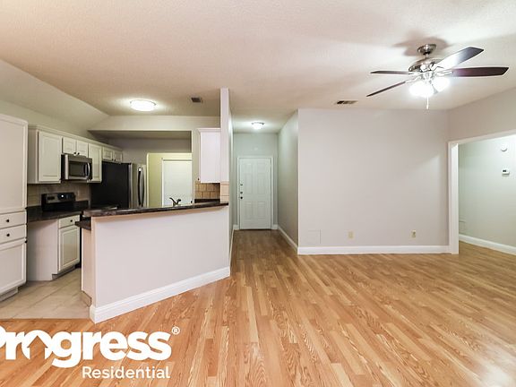 4th image of 1205 Hall Ln