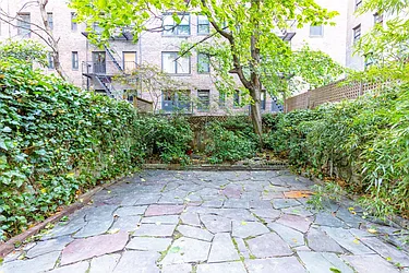 Rented by BARNES New York