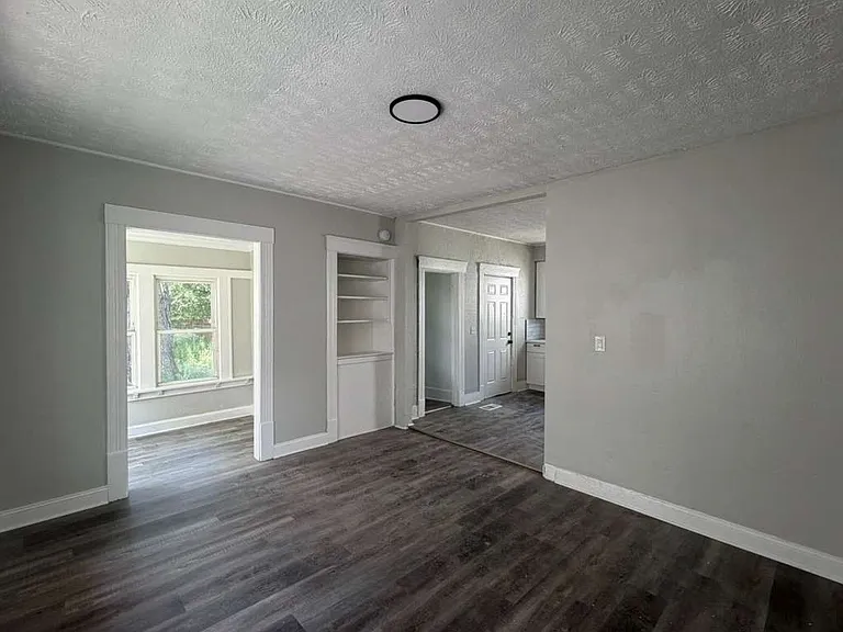 2132 W 100th St — Photo 12