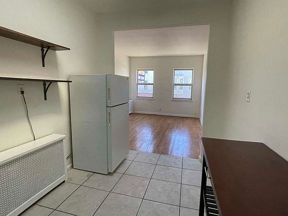 5th image of 622 Manhattan Ave #2F