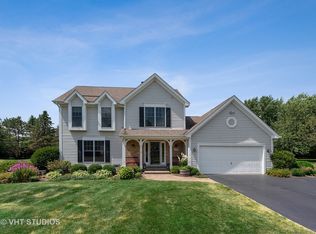 630 Arrowhead Ln, Crystal Lake, IL 60012