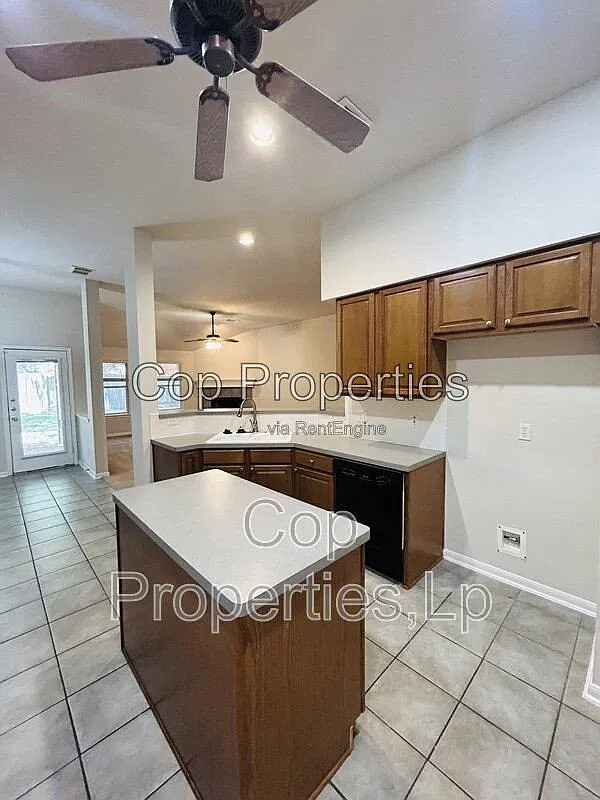 4 bed, 2.0 bath, $2,250 — Photo 3