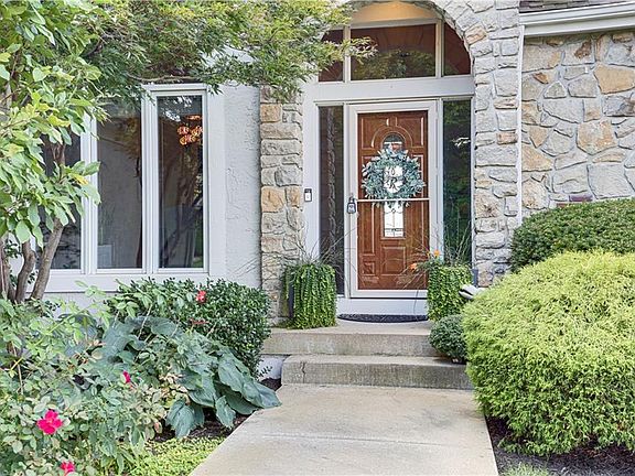 3rd image of 9828 Vista Dr