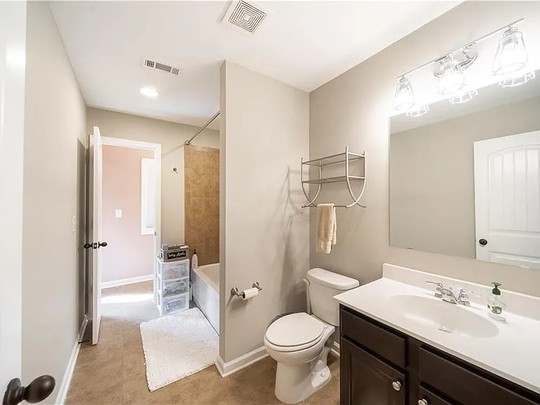 7740 Stratford Ln — Photo 17