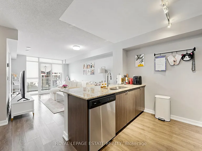8 Trent Ave #504 — Photo 7