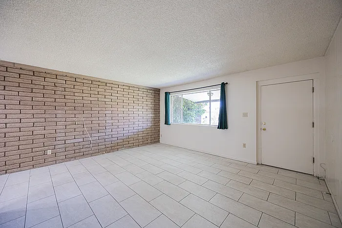 2219 W Morten Ave #3 — Photo 8