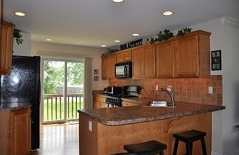 4th image of 135 Macarthur Dr